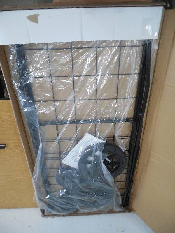 lot 24 image: alcove laundryshopping cart