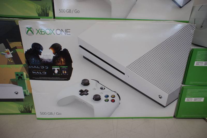 New, Damaged Box Xbox One S 500GB Console - Halo Collection Bundle