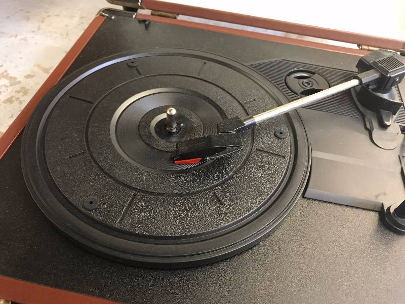 lot 320 image: CROSLEY TURNTABLE  SPEAKER
