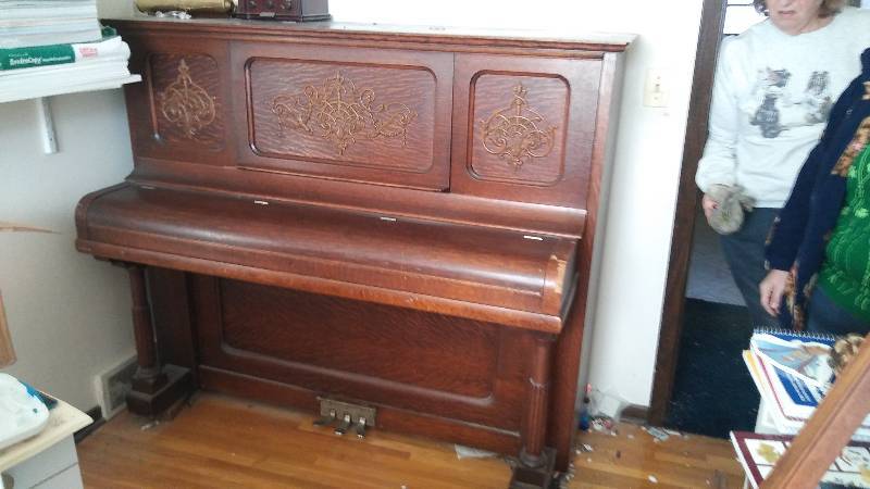 lot 321 image: KIMBALL UPRIGHT PIANO