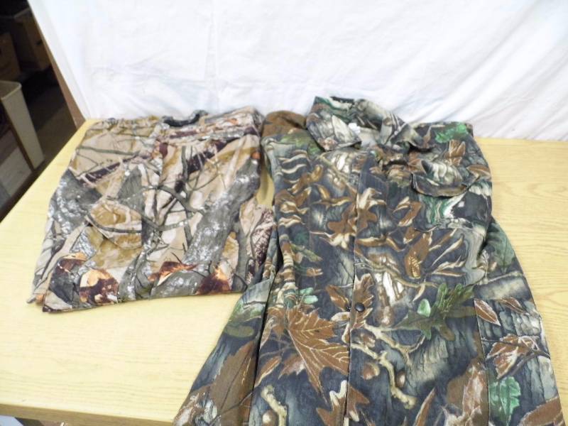 lot 9 image: Hunting Clothes