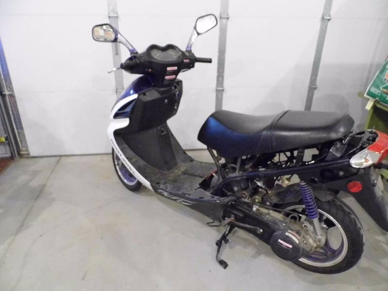 lot 14 image: Scooter
