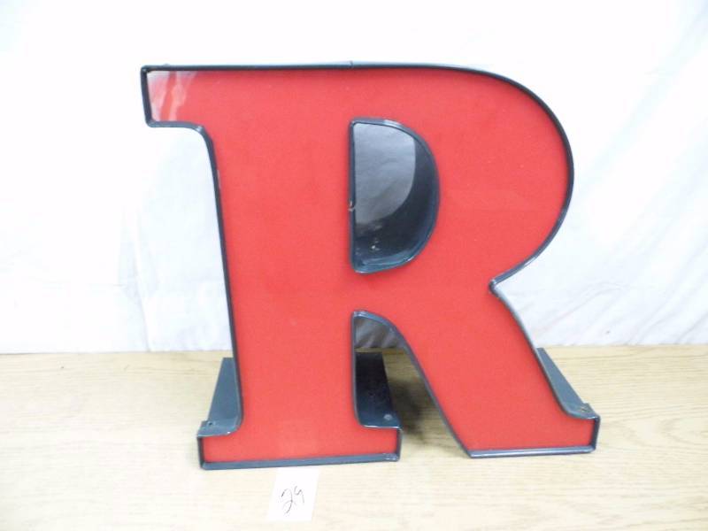lot 29 image: NEON Letter R