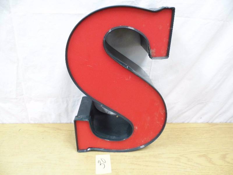 lot 30 image: Neon Letter S