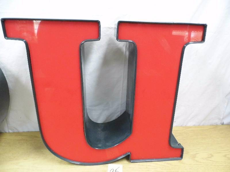 lot 35 image: Neon Letter U