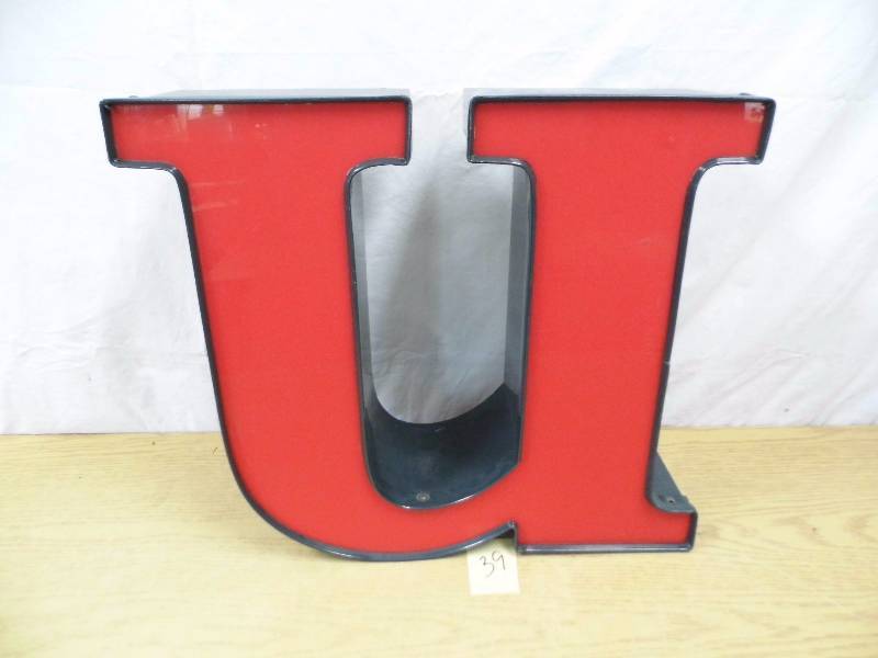 lot 39 image: Neon Letter U