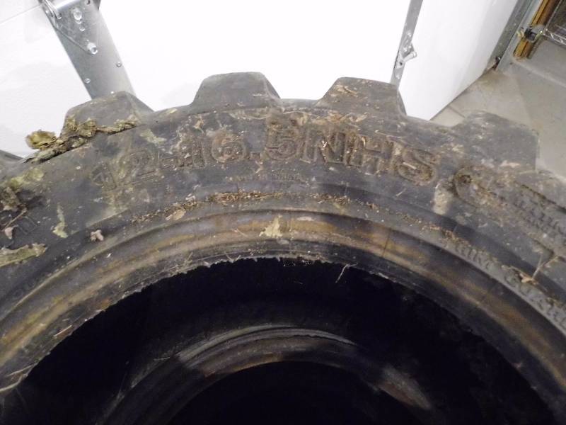 lot 64 image: Lot of 4 Skidsteer Tires
