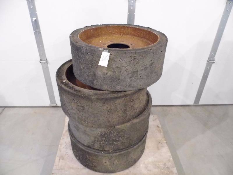 lot 65 image: Lot of 4 Skidsteer Tires