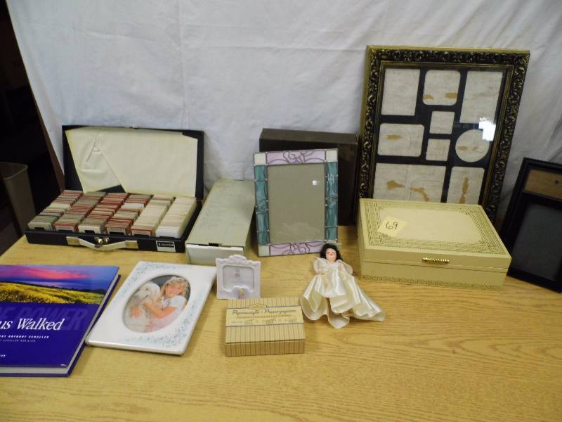 lot 69 image: Frames - Slides - Decor