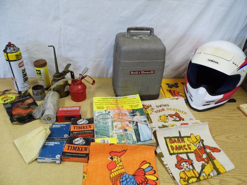 lot 71 image: Projector - Garage Items - Wall Hangings