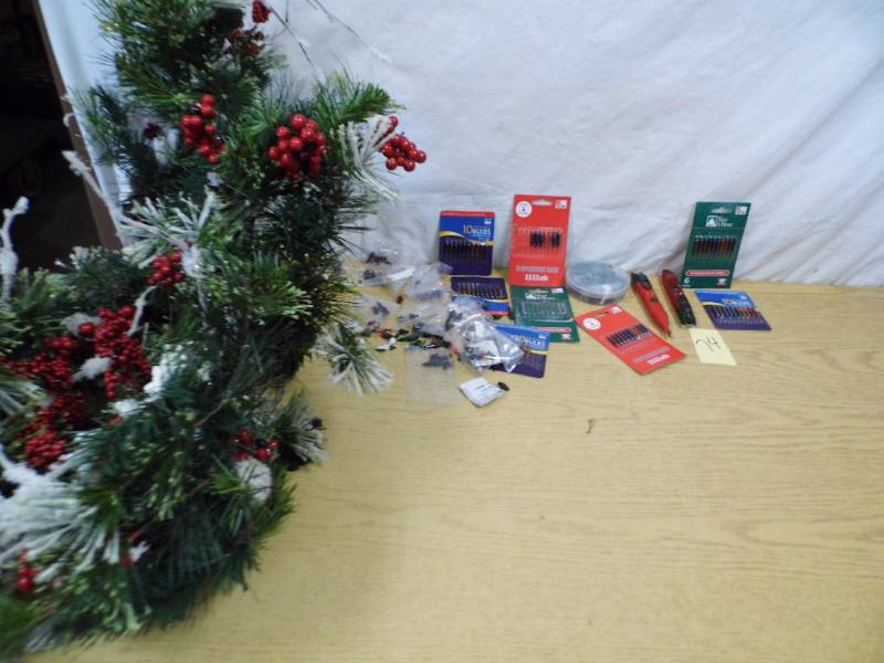 lot 74 image: Christmas Garland - Lights - Testers