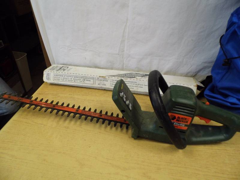 lot 75 image: Chair - Light - Hedge Trimmer