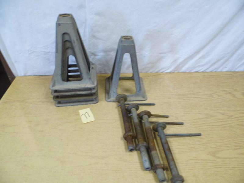 lot 77 image: Jack Stands