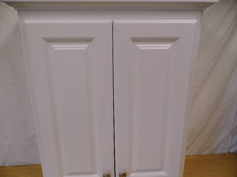 lot 90 image: White Cabinet
