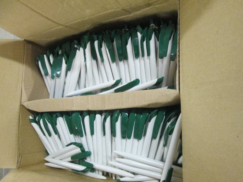 Box of 500 WhiteGreen Click Pens w...