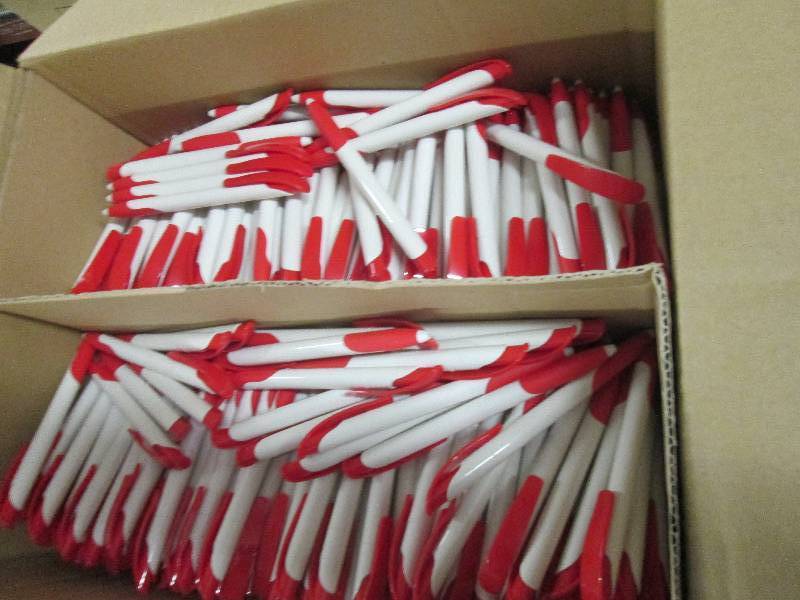 Box of 500 WhiteRed Click Pens wit...