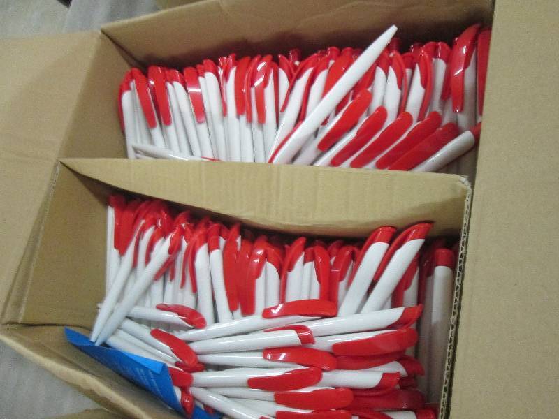 Box of 500 WhiteRed Click Pens wit...