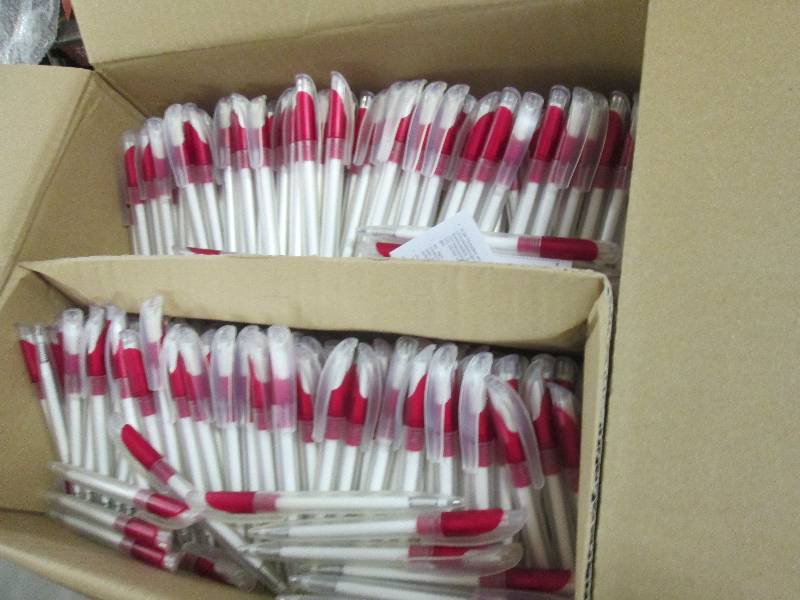 Box of 500 WhiteRed Click Pens wit...