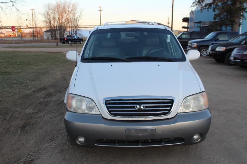 lot 2014 image: 2002 Kia Sedona