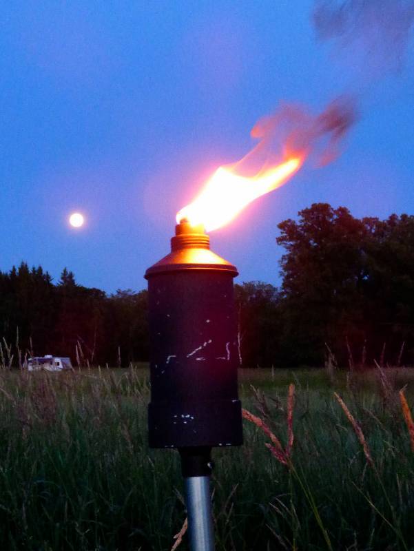 Lot of 16 Heavy Duty&nbspTIKI  Kerosene Yard Torches