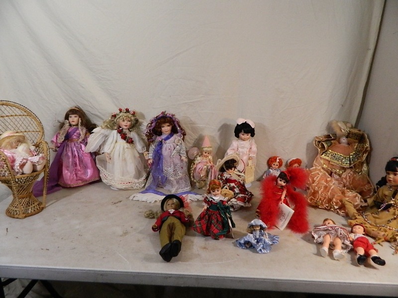 17 Collector Dolls