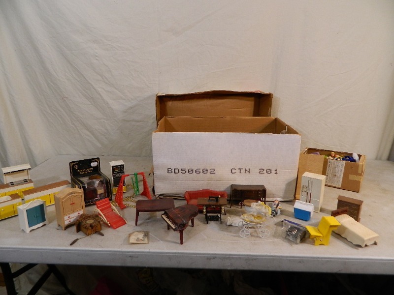 Vintage Dollhouse Items