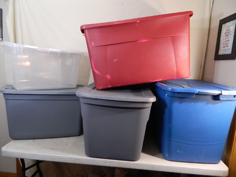 5 Assorted Totes with Lids