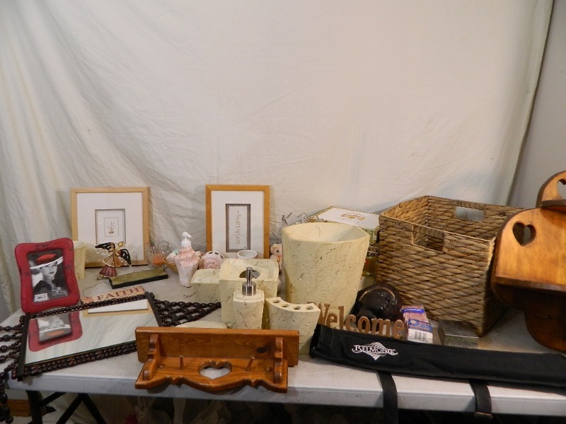 Bathroom Sets, Decor, More