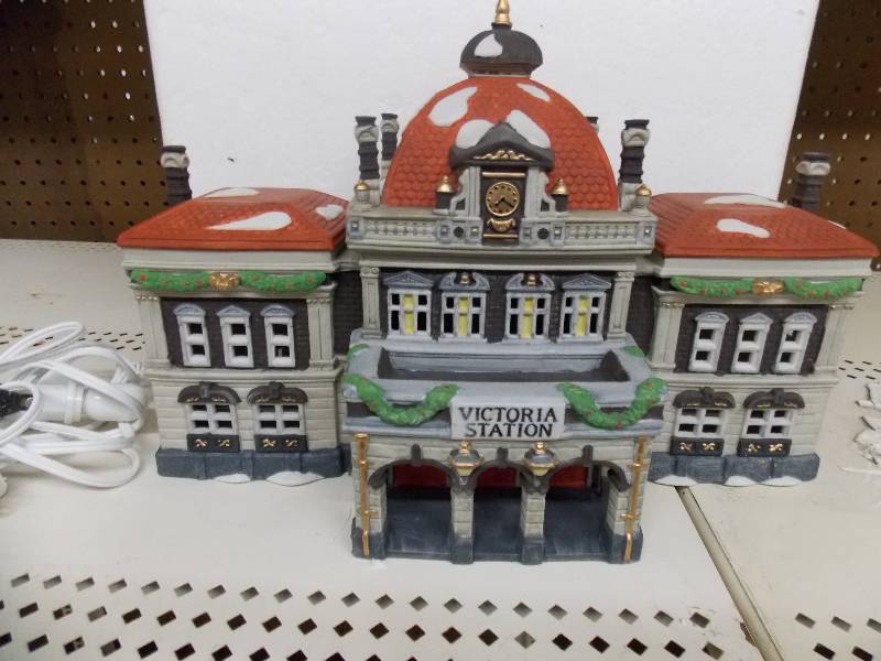 Dept 56 Christmas VillageHouse