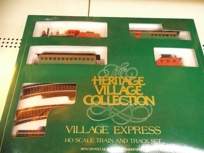 Dept 56 Christmas VillageHouse