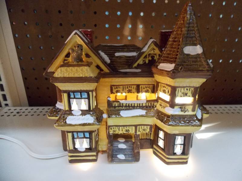 Dept 56 Christmas VillageHouse