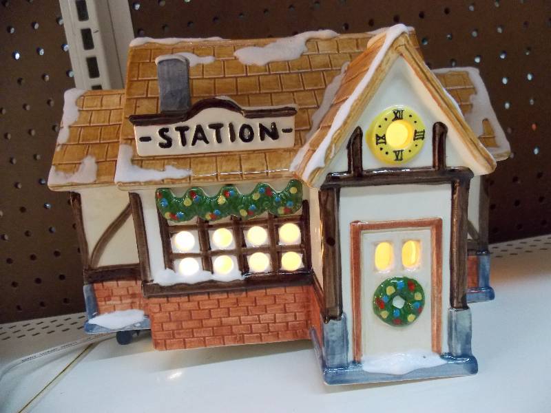 Dept 56 Christmas VillageHouse