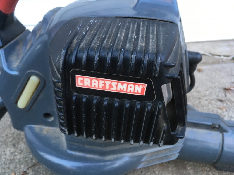 lot 17 image: Leaf Blower - Craftsman Gas