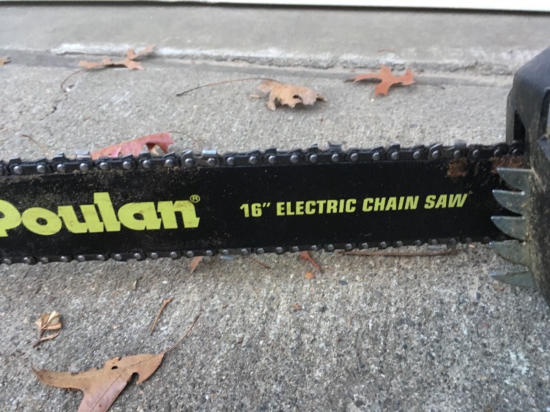 lot 10 image: Chain Saw - Poulan 3.5 HP Electric 16