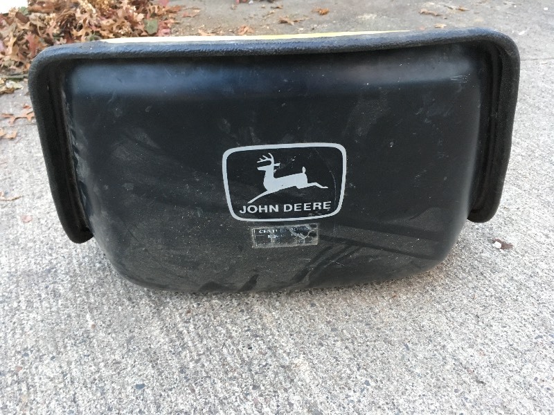 lot 9 image: John Deer Seat