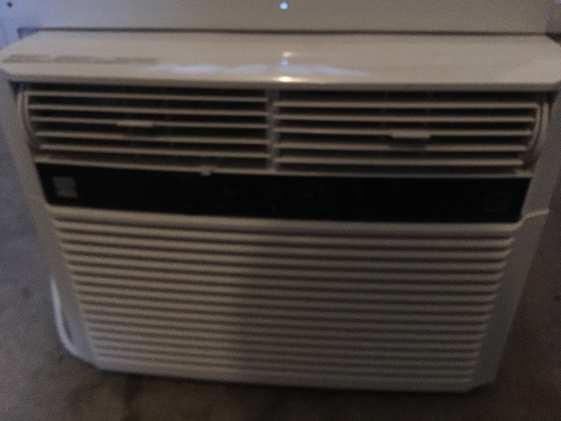 lot 6 image: Air Conditioner - Window