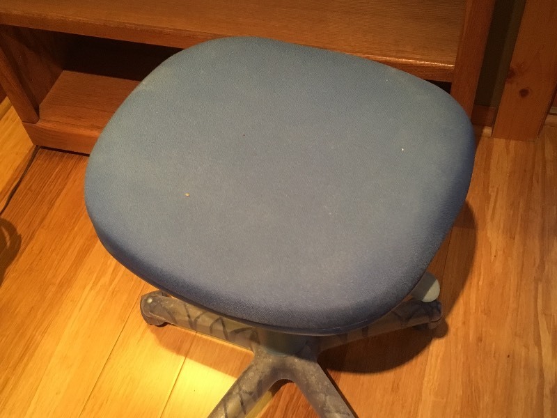 lot 43 image: Adjustable Stool - Padded Seat