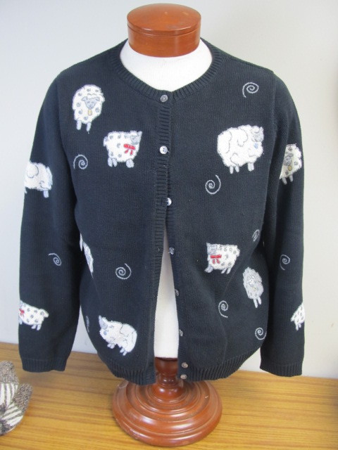 lot 40 image: Womens Pendleton Cardigan w Sheep design