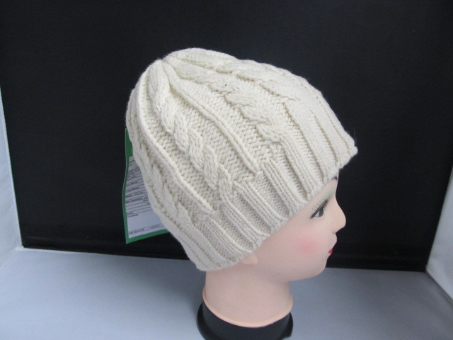 lot 53 image: Knit Womens Fashionable Winter Hat, White