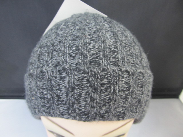 lot 83 image: Knitted Grey Winter Skull Hat w Lining