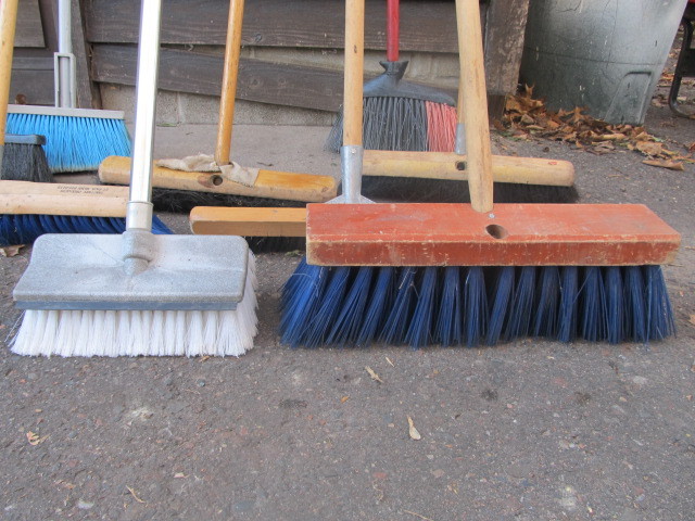 lot 24 image: Large Group of Push Brooms