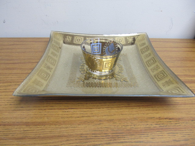lot 34 image: Vintage Signed CULVER Mid Century Chip & Dip Server 