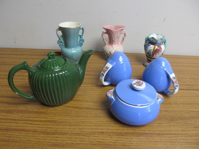 lot 35 image: Group of Vintage Mid Century Pottery Pieces