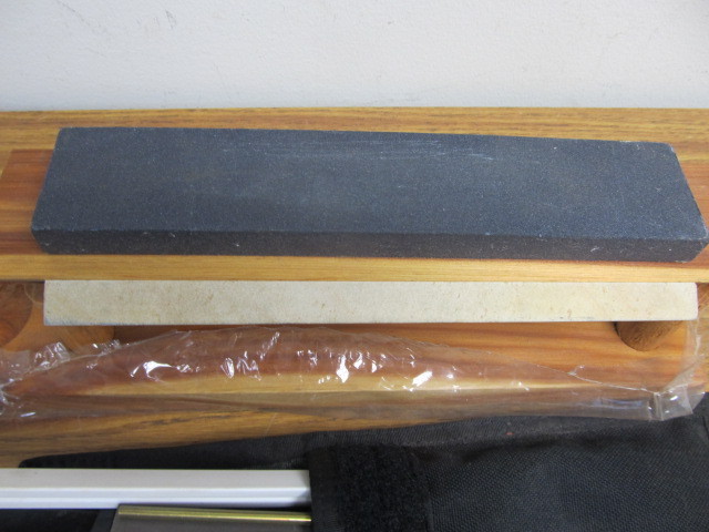 lot 14 image: Remington Tri-Hone Sharpener & SpyderCo Sharpening kit