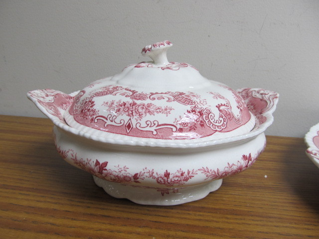 lot 21 image: John Maddock & Sons Royal Vitreous Bombay Dishes