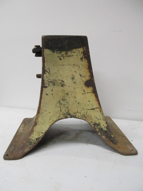 lot 132 image: Heavy Vintage Industrial Steel MachineTable Base