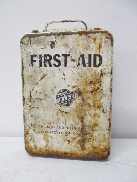 lot 134 image: Vintage Chicago & North Western Railroad Metal First Aid Box - FULL