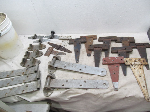 lot 150 image: Group of of LARGE Vintage Heavy Duty Hinges