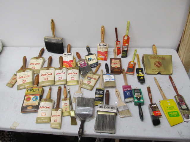 lot 155 image: LARGE Lot of NEW Paint Brushes