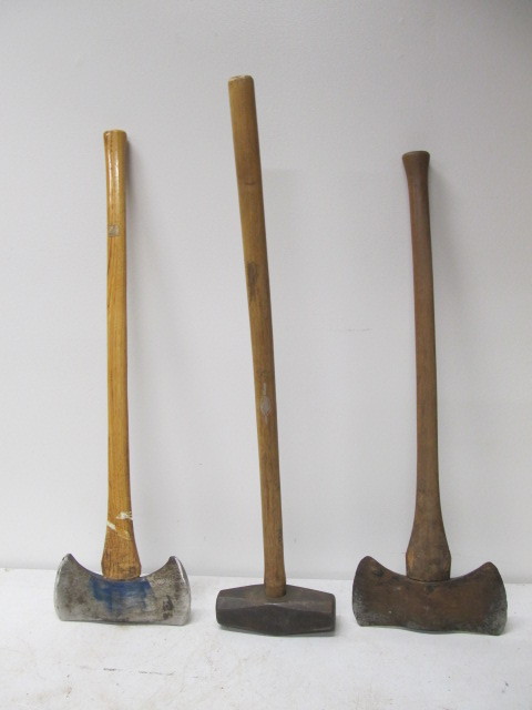 lot 160 image: Vintage 2-Sided Axes & Sledgehammer 